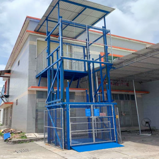 湘西建材厂室外升降货梯安装